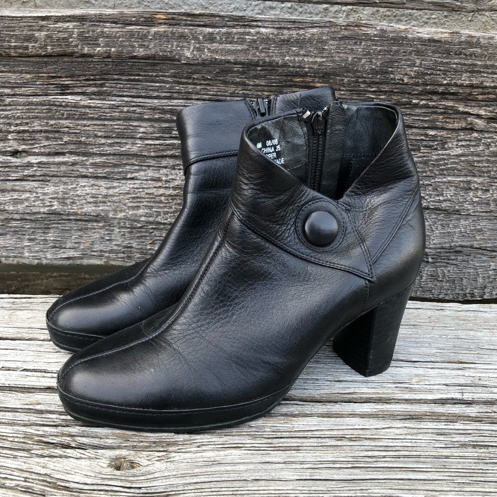 Clarks Artisan women’s 6 Black leather ankle boots Booties 87390 side zip heels
